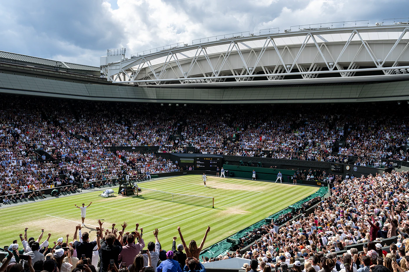 Wimbledon Centre Court packed with spectators