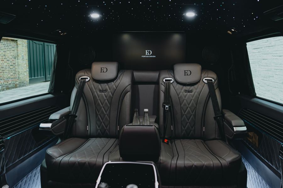 V-Class rear cabin screen and conference seating
